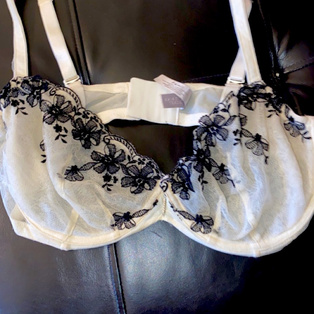 VS Black and white bra